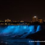 Catarata estadounidense de noche